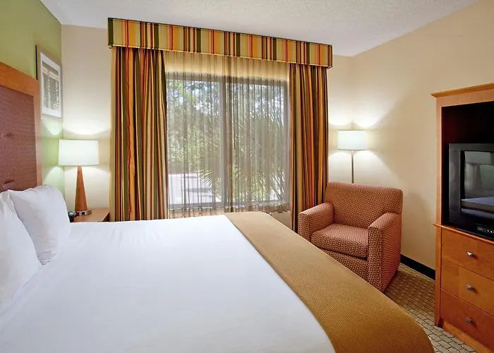 Express & Charleston - North By Ihg 2*