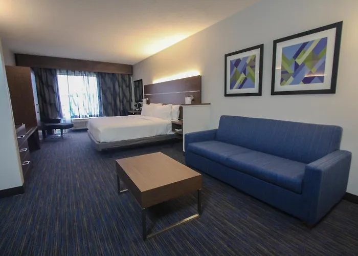 Express & Charleston - North By Ihg Hotel
