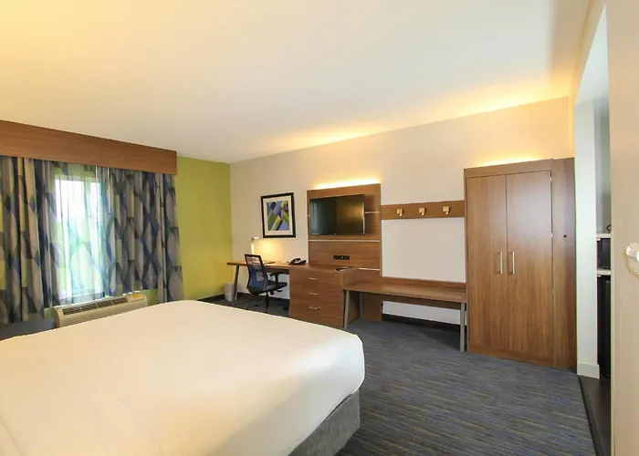Express & Charleston - North By Ihg 2*