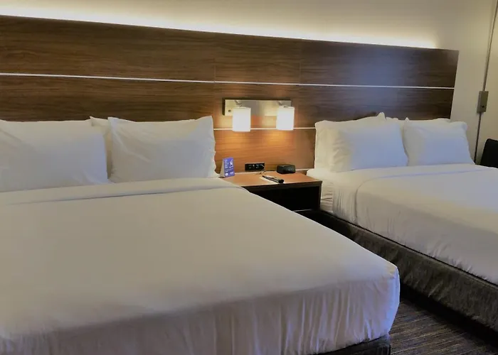 Hotel Express & Charleston - North By Ihg 2*