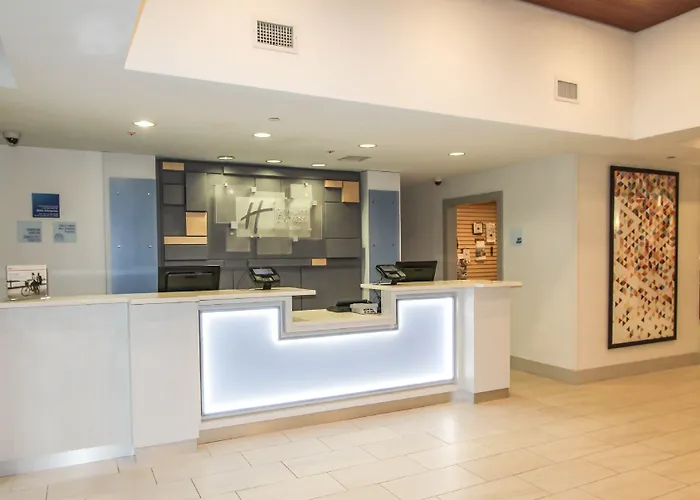 Express & Charleston - North By Ihg 2*