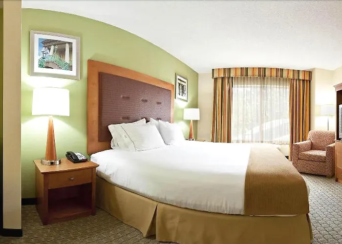 Hotel Express & Charleston - North By Ihg 2*