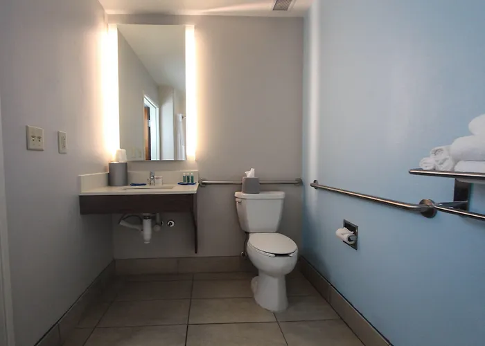 Express & Charleston - North By Ihg Hotel 2*