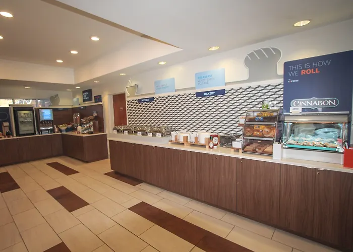 Express & Charleston - North By Ihg Hotel 2*