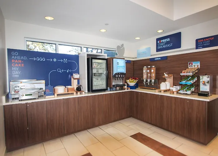 Express & Charleston - North By Ihg Hotel