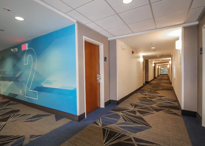 Hotel Express & Charleston - North By Ihg 2*