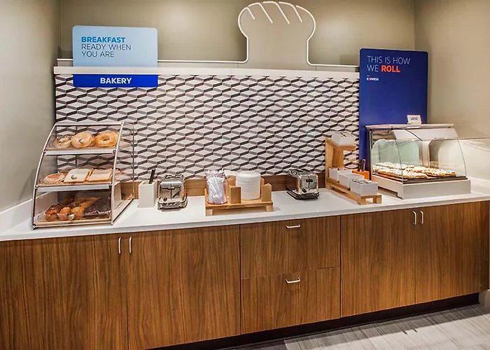 Express & Charleston - North By Ihg North Charleston