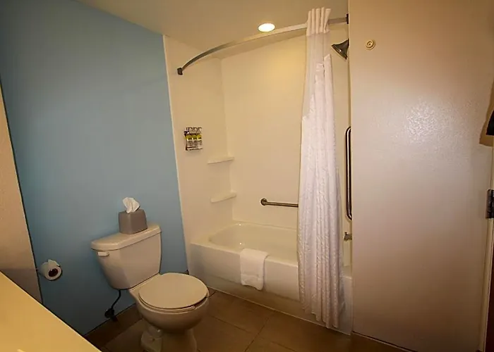 Express & Charleston - North By Ihg 2* North Charleston