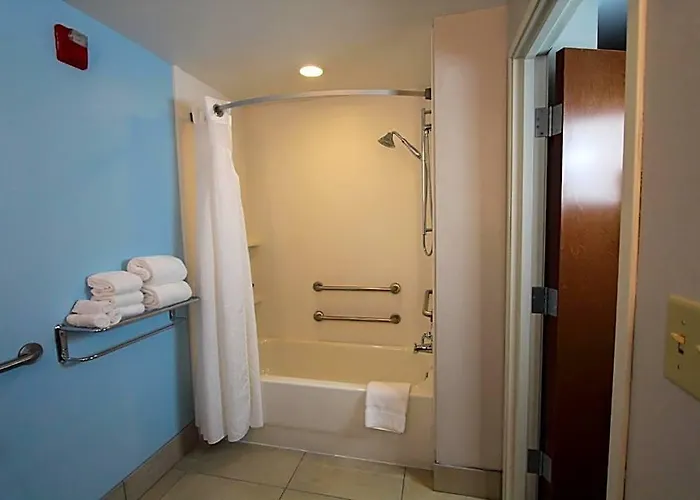 Express & Charleston - North By Ihg North Charleston