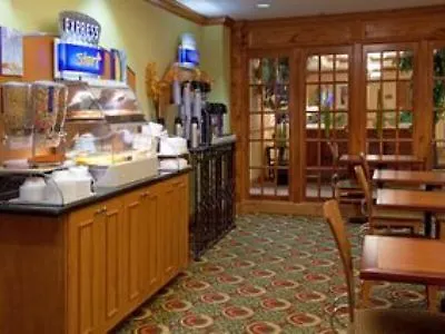 Hotel Express & Charleston - North By Ihg 2*